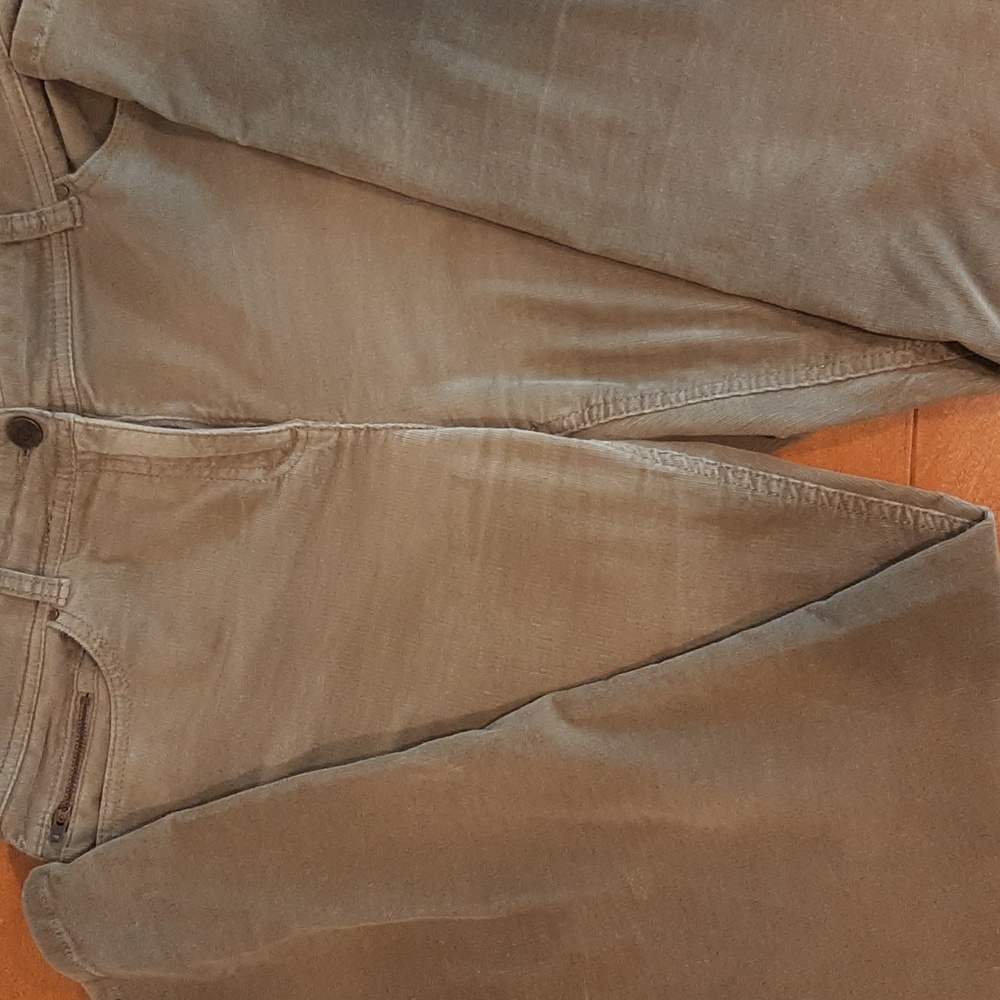 Chicos soft corduroy pants in Size 0.5 in Taupe